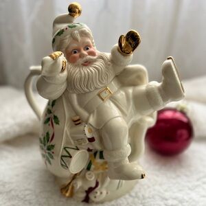 Lenox Holiday Santa Teapot